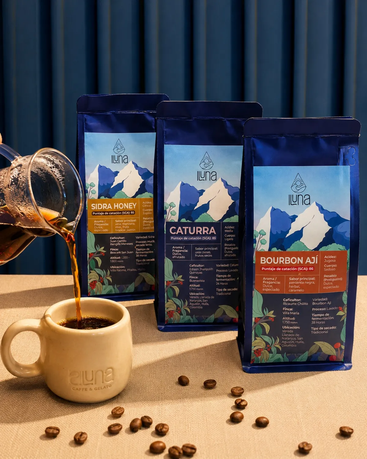 Tres bolsas de café de Iluna con trazabilidad y una taza servida